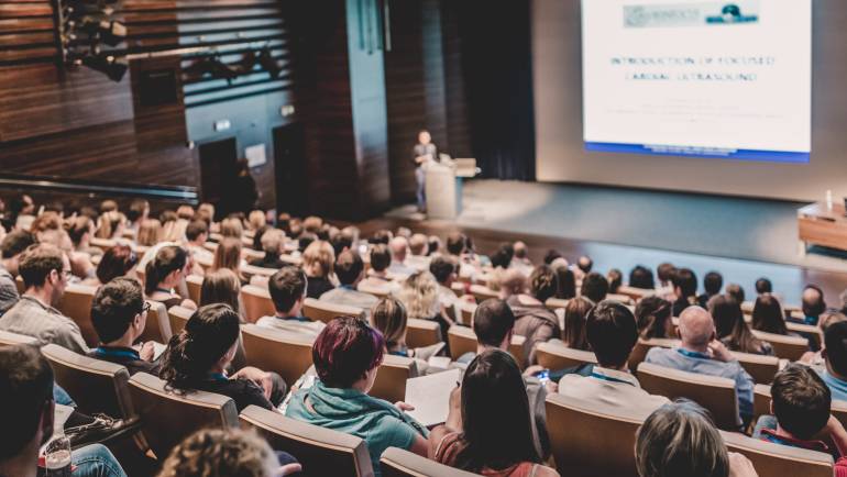 Como Organizar um Evento Corporativo de Sucesso: Dicas e Estratégias